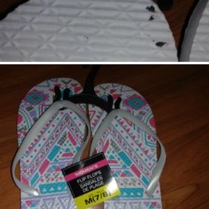 Flip Flops buy one and get the sec. Pair 10% off🎶